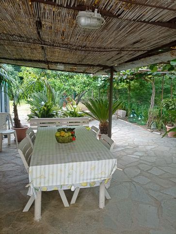Casa indipendente in residenziale in Via Roma 195