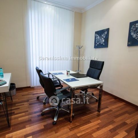 Ufficio in commerciale in Via Morciola