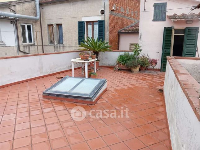 Casa indipendente in residenziale in 