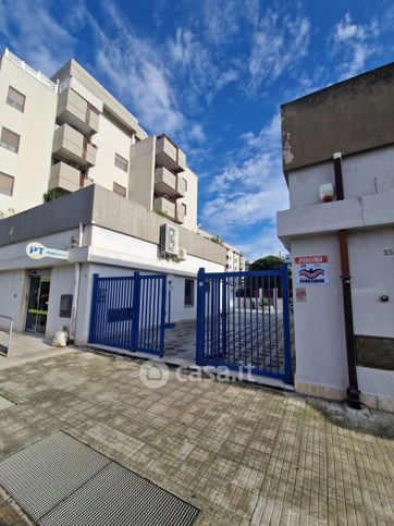 Attivitã /licenza (con o senza mura) in commerciale in Via Germania 23