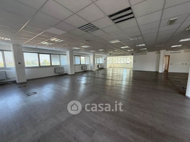 Ufficio in commerciale in Via Amedeo Avogadro 36