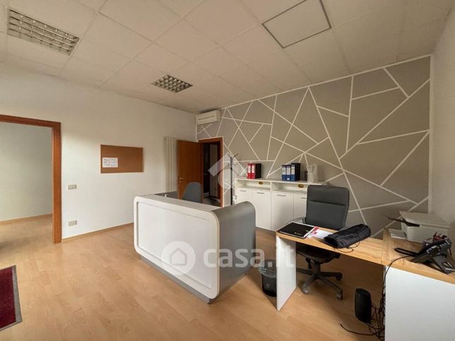 Ufficio in commerciale in Via San Rocco 4
