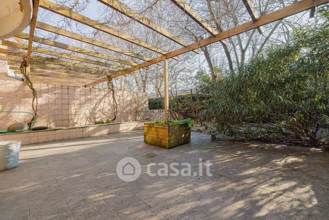 Villa in residenziale in Via Cassanese 41