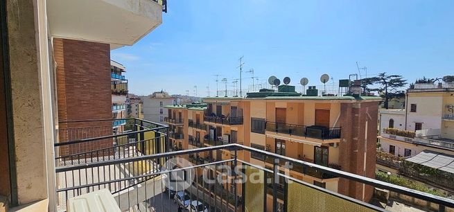 Appartamento in residenziale in Via Domenico Fontana 27