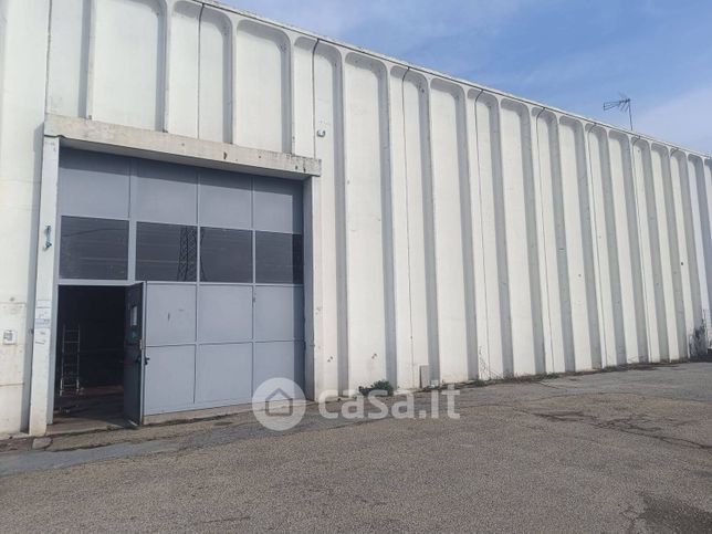 Capannone in commerciale in Via Sestriere 98