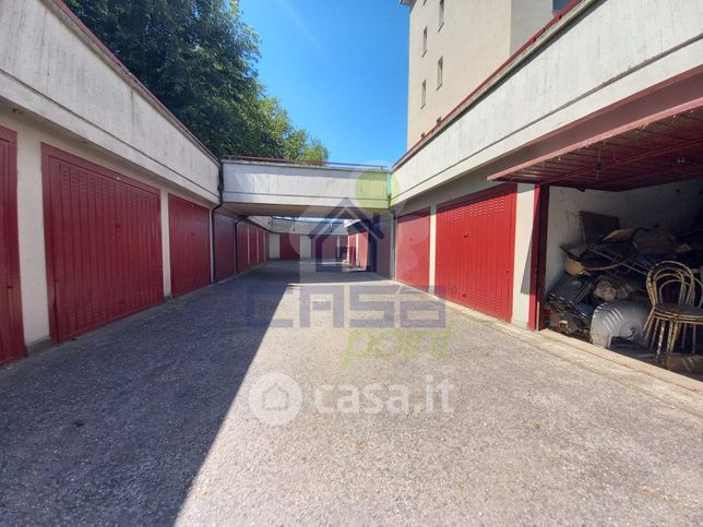 Box/posto auto in residenziale in Via Giorgio Amendola