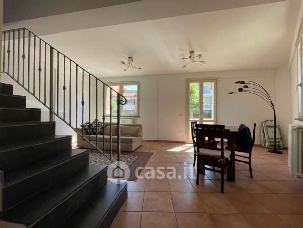 Casa indipendente in residenziale in 