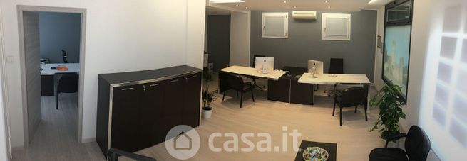 Ufficio in commerciale in 