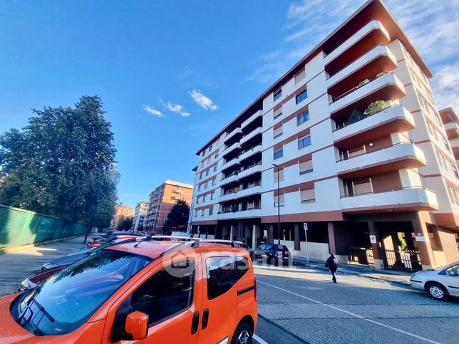 Garage/posto auto in residenziale in Via Pietro Canonica 9 a