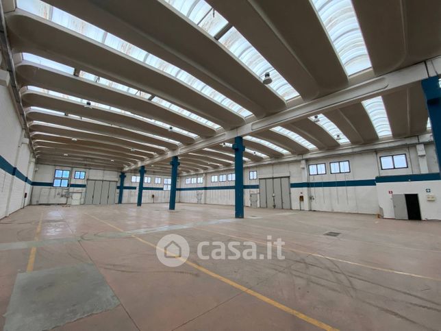 Capannone in commerciale in Strada Provinciale Monza-Trezzo