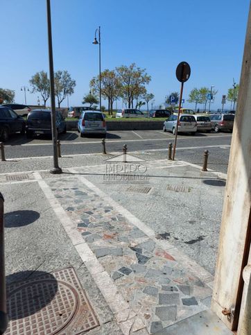 Attività/licenza (con o senza mura) in commerciale in Corso Umberto I