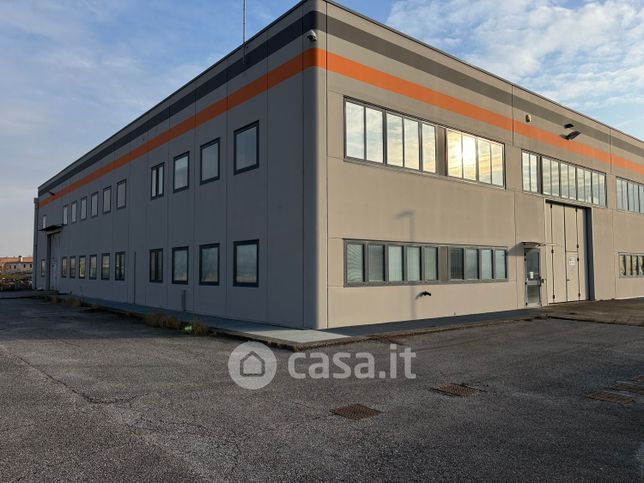 Capannone in commerciale in Via Roma