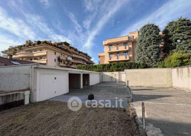 Box/posto auto in residenziale in Via Italia