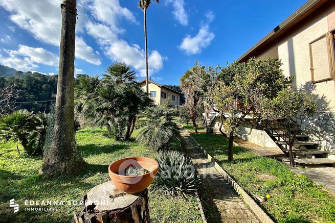 Casa indipendente in residenziale in Via del Santo 5
