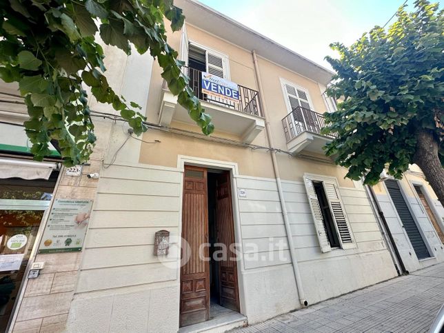 Casa indipendente in residenziale in Via Roma 225