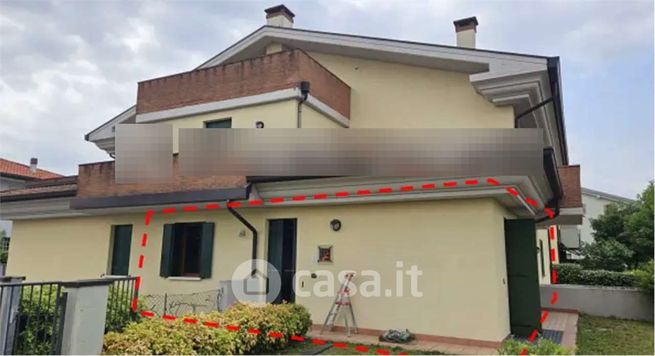 Ufficio in commerciale in Via E. Montale