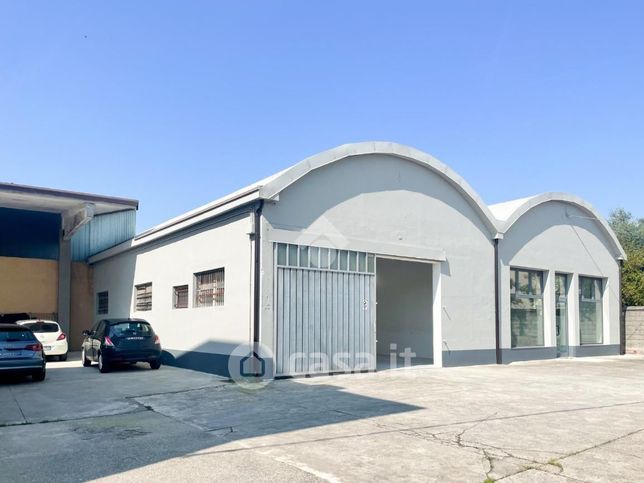 Capannone in commerciale in Via Brescia 15