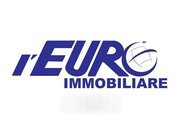 Ufficio in commerciale in 