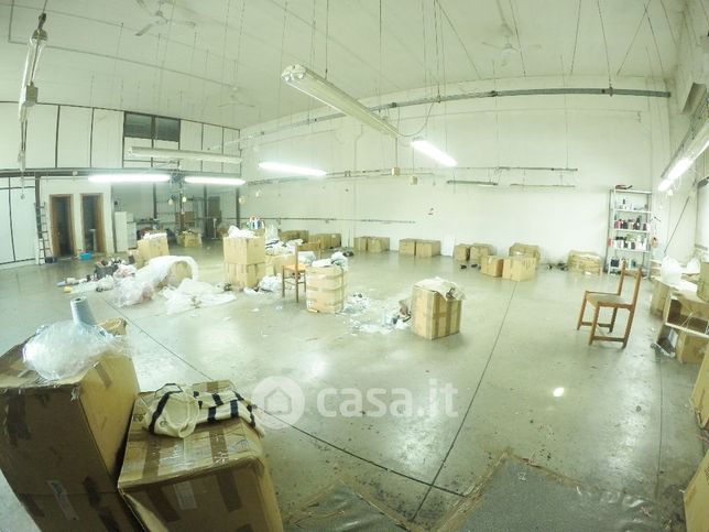 Capannone in commerciale in Via dei Boschetti