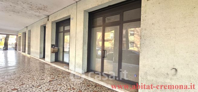 Ufficio in commerciale in Via Adda 25