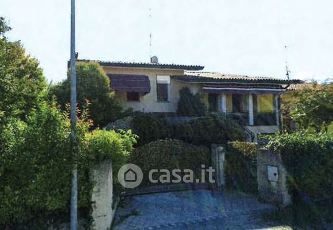 Casa bi/trifamiliare in residenziale in Via Cella