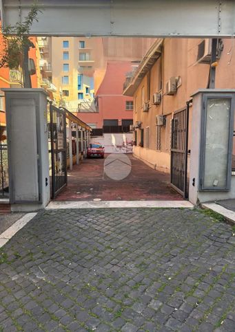 Garage/posto auto in residenziale in Via Giovanni Torrecremata 4