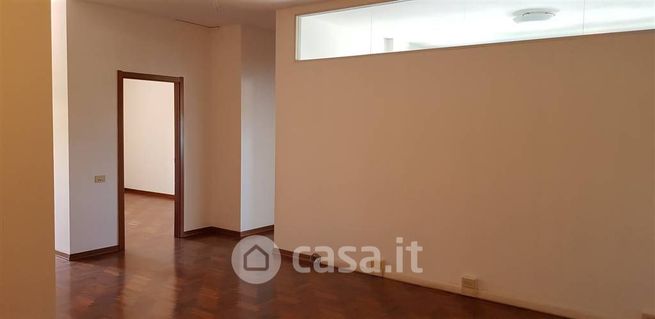 Ufficio in commerciale in 
