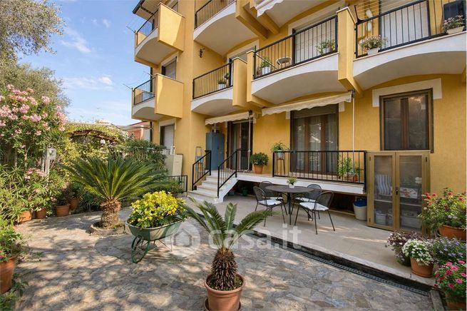 Appartamento in residenziale in Via Pairola