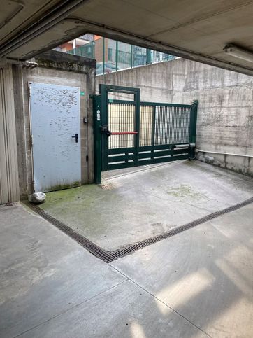 Box/posto auto in residenziale in Via Foligno 58