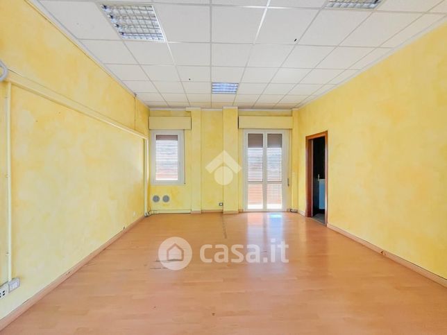 Ufficio in commerciale in Via Cesare Battisti