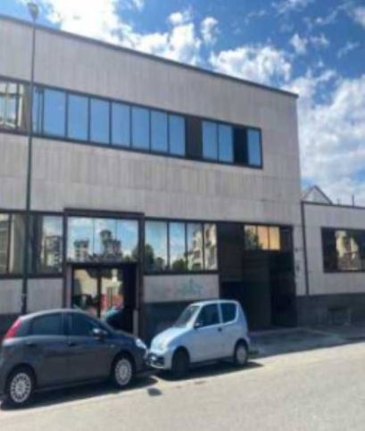 Capannone in commerciale in Corso Svizzera 165