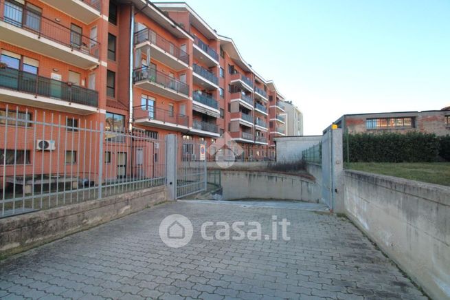 Box/posto auto in residenziale in Via Torino 105