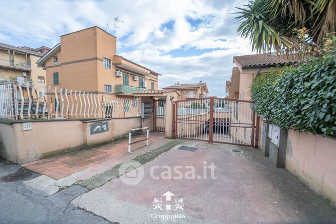 Box/posto auto in residenziale in Via Enrico Bondi 41