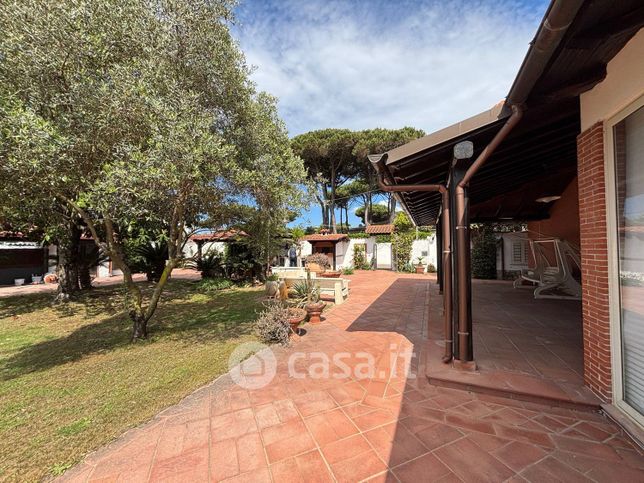 Villa in residenziale in Via Terracina 264