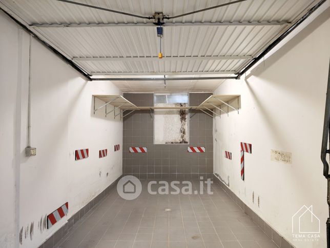 Box/posto auto in residenziale in Via Scoglio 14