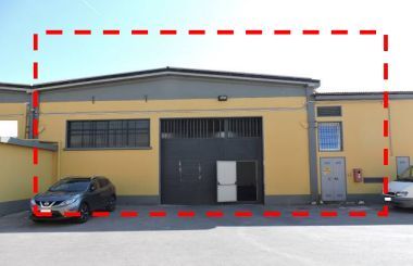Capannone in commerciale in Quartiere Mirabella 1