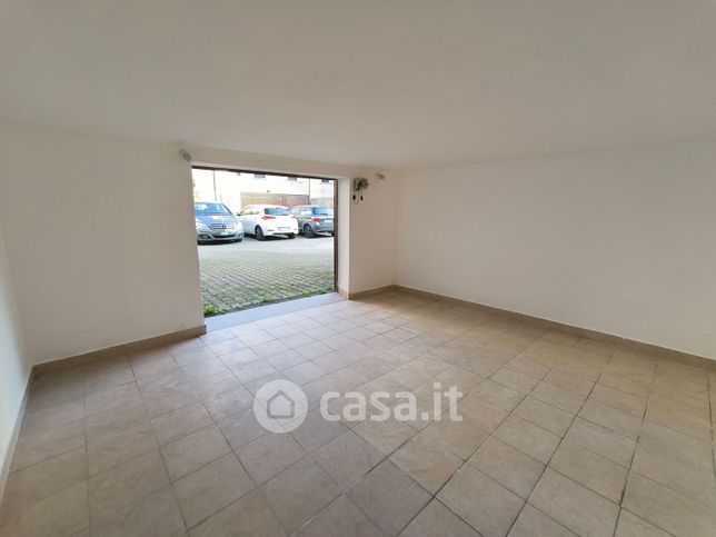 Box/posto auto in residenziale in Via Oslavia 17