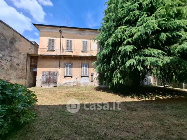 Ufficio in commerciale in Via Castello