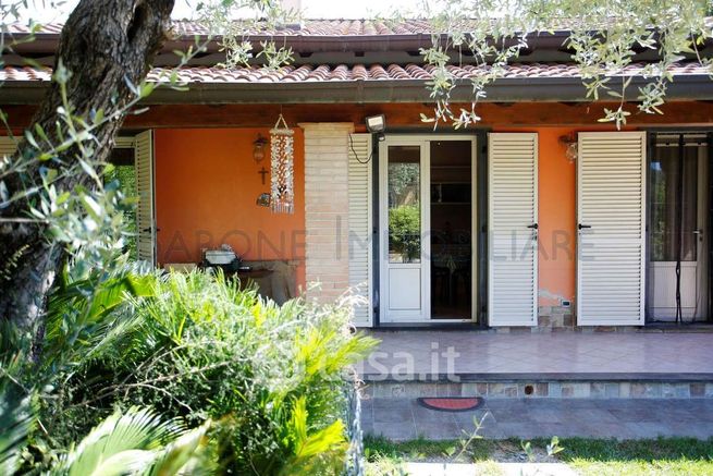 Villa in residenziale in Via dei Loghi