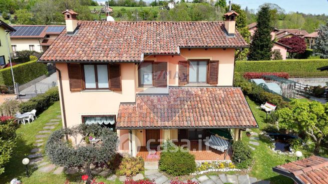 Villa in residenziale in Via Pietro Secchia 17