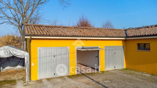 Garage/posto auto in residenziale in Via Santoline