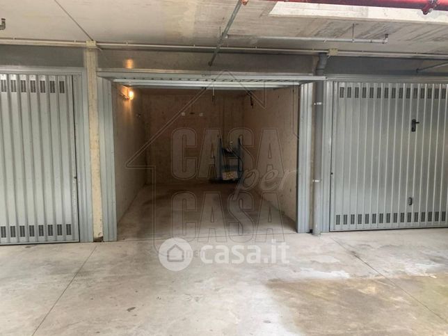 Box/posto auto in residenziale in Via M. Carboni