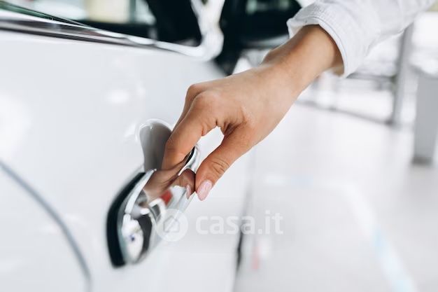 Box/posto auto in residenziale in Piazzetta Vigo