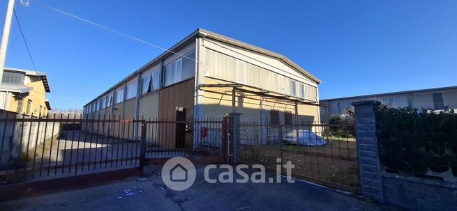 Capannone in commerciale in Via Maiolo 53