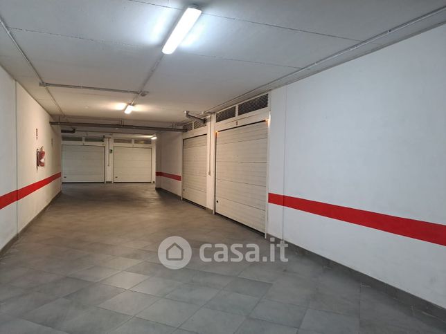 Box/posto auto in residenziale in Via di Tor Vergata