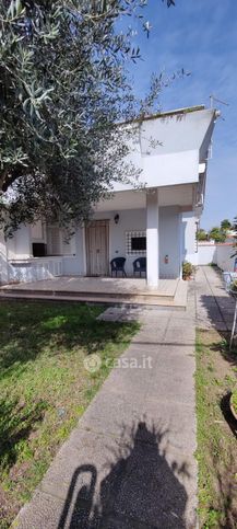 Villa in residenziale in Viale Corona Boreale 5