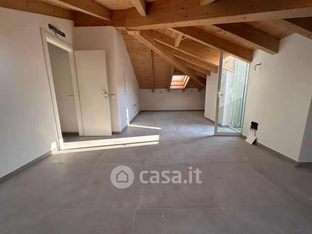 Appartamento in residenziale in Via Delle Americhe 14