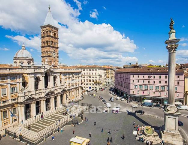 Attivitã /licenza (con o senza mura) in commerciale in Piazza di Santa Maria Maggiore