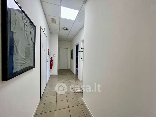Ufficio in commerciale in 
