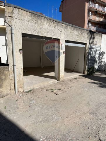 Box/posto auto in residenziale in Via Senatore D'Antona 1